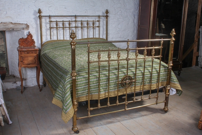 Elegant King Size Brass Bed Frame in Vintage Style