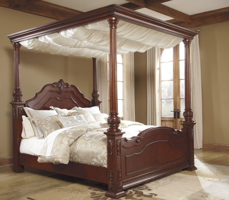 Elegant King Size Wooden Canopy Bed Design
