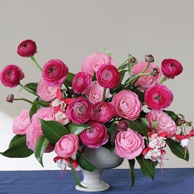 Elegant Pink and Fuchsia Floral Arrangement in Vase