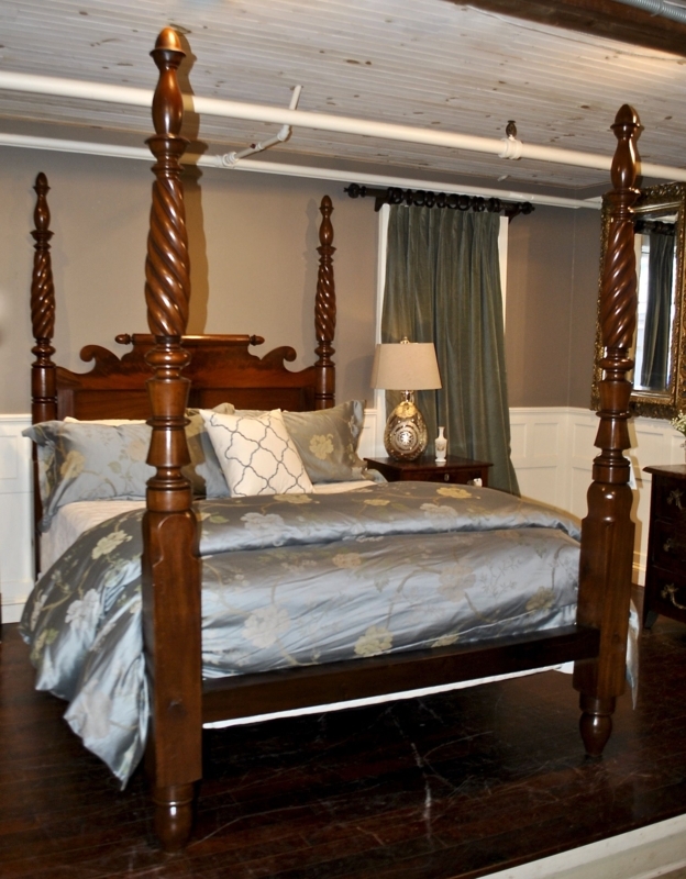 Elegant Traditional Four Poster Wooden Bed Design
