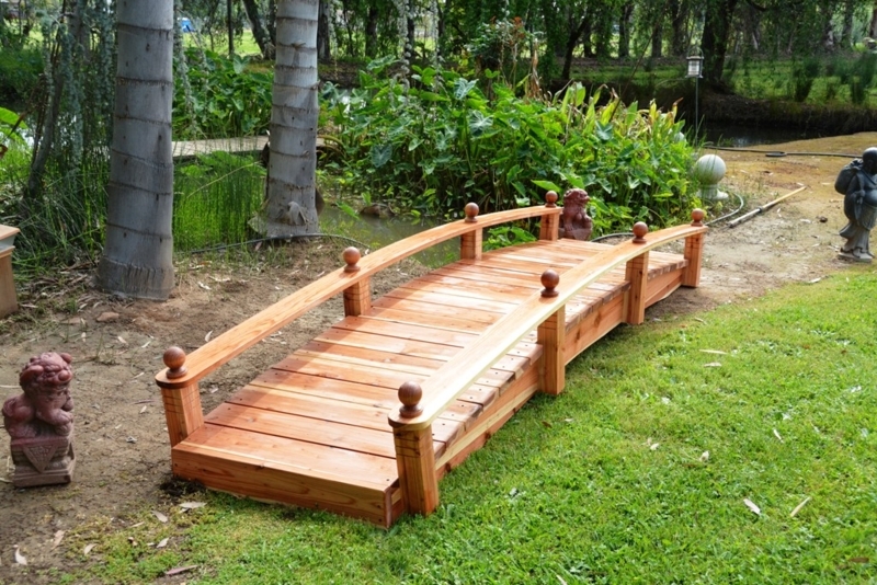 Elegant Traditional Wooden Japanese Garden Bridge