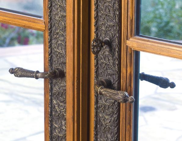 Elegant Vintage French Door Knobs with Floral Detailing