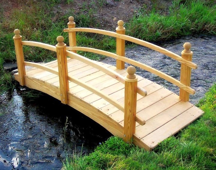 Elegant Wooden Japanese Garden Bridge Design