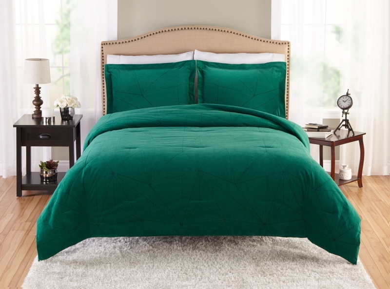 Emerald Green Queen Bed Set with Neutral Headboard