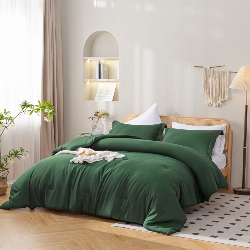 Emerald Green Queen Comforter Set in Modern Bedroom