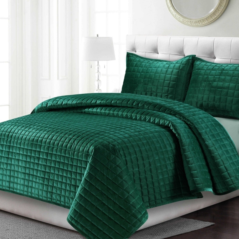 Emerald Green Velvet King Quilt Set for Luxurious Bedroom