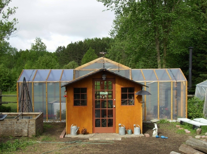 Innovative Garden Shed with Attached Greenhouse Design