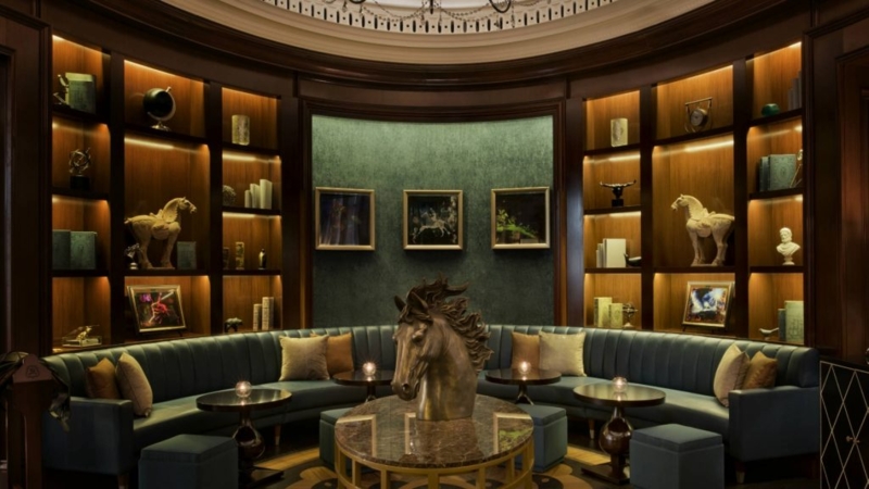 Luxurious Curved Lounge Seating with Elegant Decor