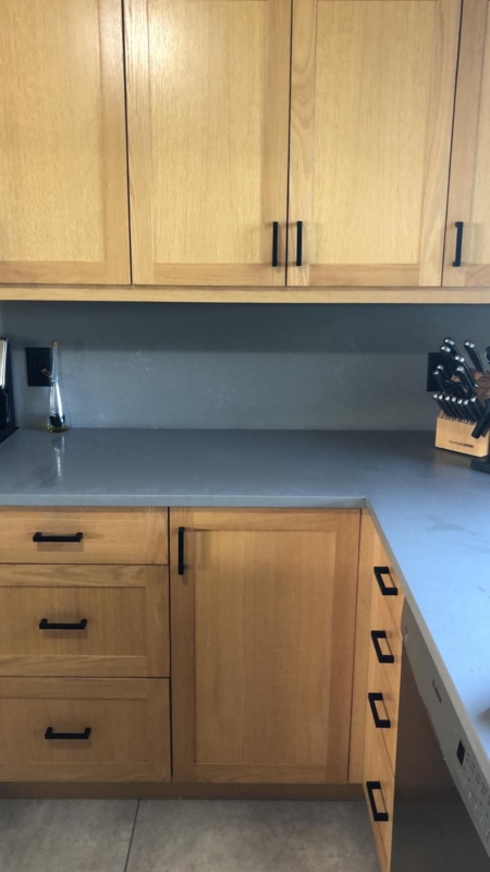 Modern Oak Slab Kitchen Cabinets with Gray Countertop