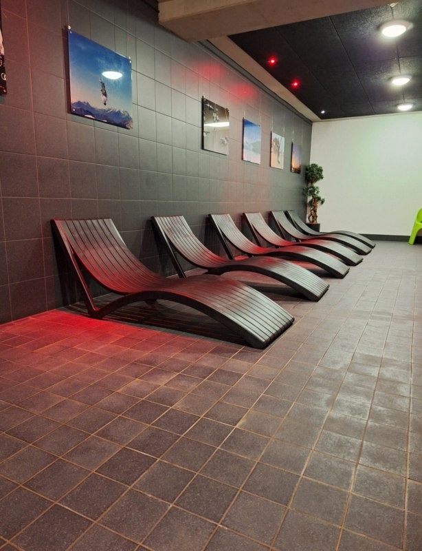 New sauna chairs :: USC