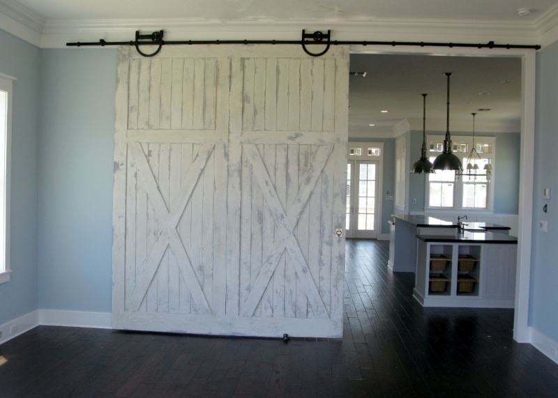 Rustic White Barn Door Room Divider Ideas