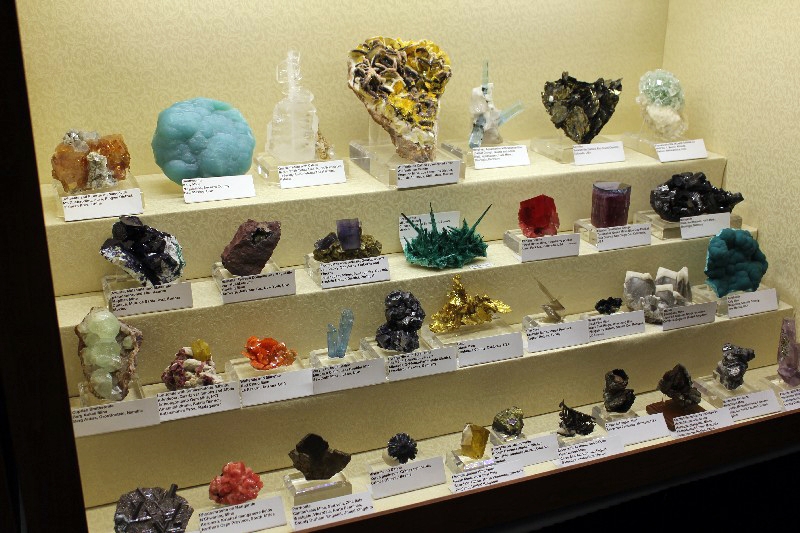 Where to Find Rocks | Best Practices Guide to Gem Show Display Case Design