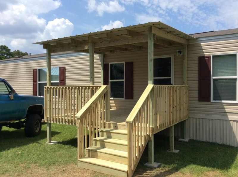 Wooden Porch and Deck Design for Mobile Home