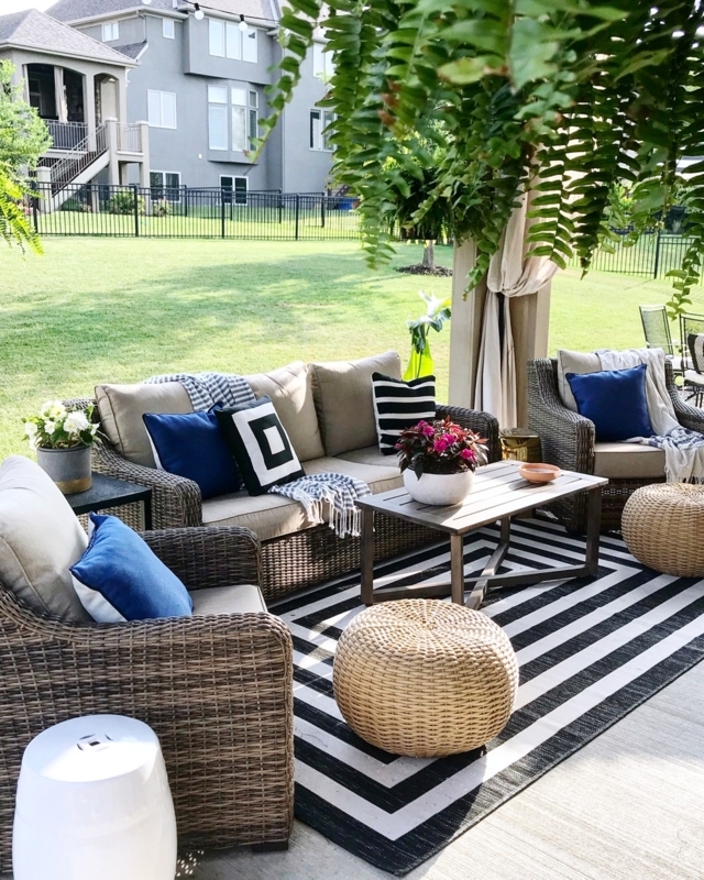 Cozy Outdoor Wicker Conversation Set with Blue Accents