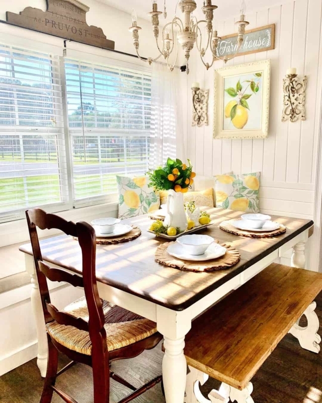 Cozy Two-Toned Farmhouse Dining Table Setup