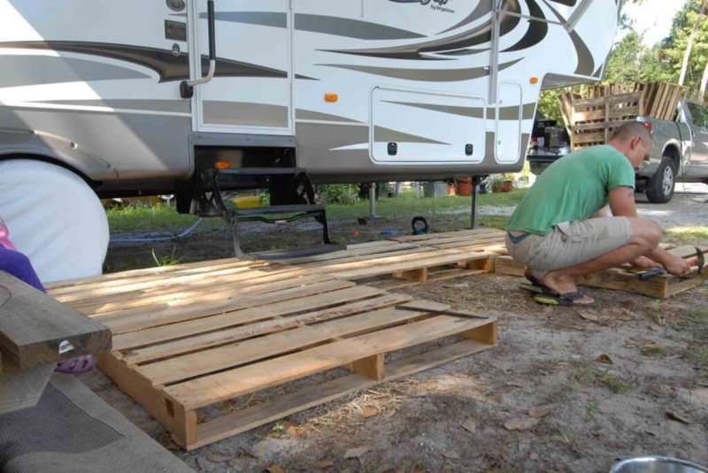 DIY Portable Wooden Deck for RV Camping