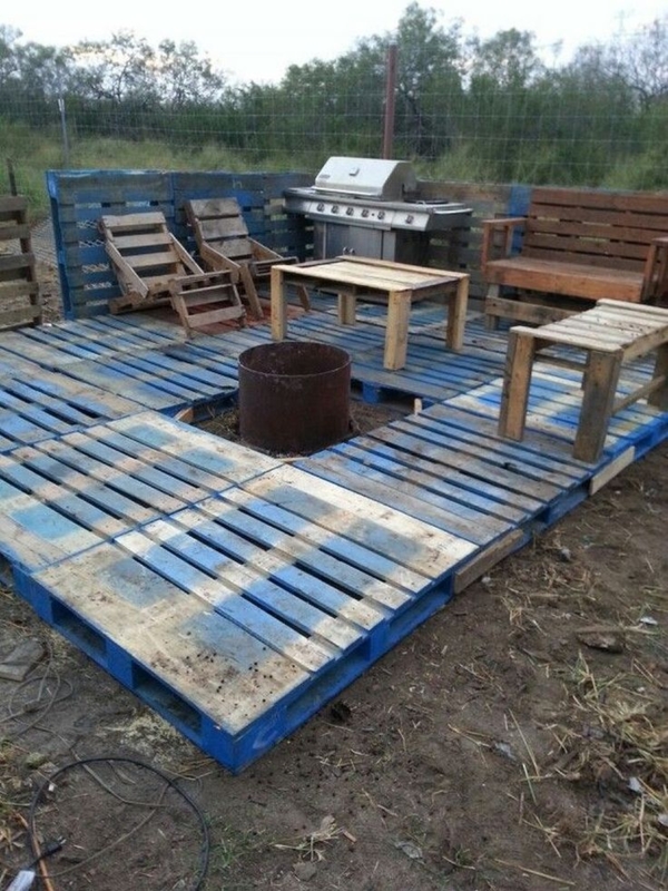 DIY Temporary Outdoor Deck with Pallet Wood Seating