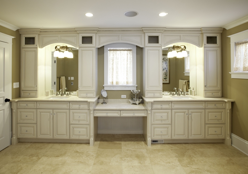 Elegant Dual Vanity Makeup Station with Central Seating
