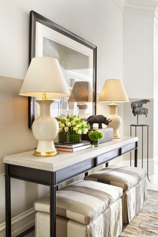Elegant Entry Console Table with Seating and Decor