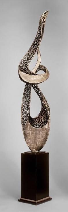 Elegant Modern Floor Sculpture for Contemporary Spaces