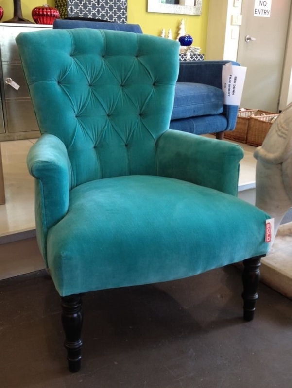 Elegant Teal Velvet Armchair with Button Tufting