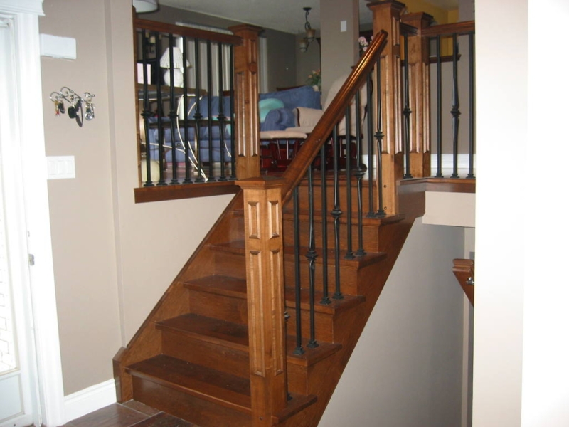 Elegant Temporary Wooden Stair Railing Design