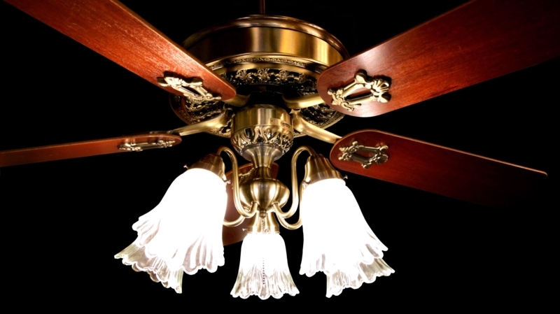 Elegant Victorian Ceiling Fan with Antique Lighting