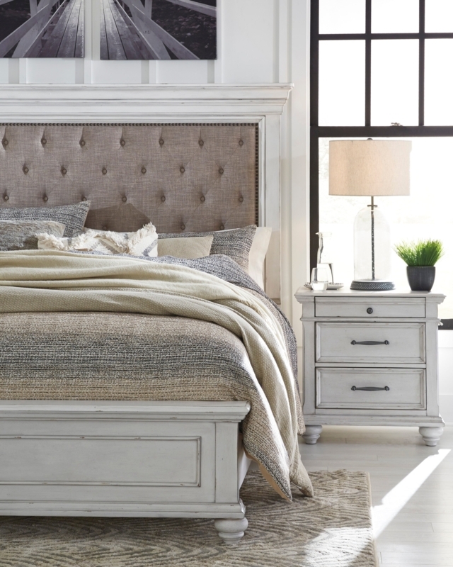 Kanwyn Whitewash Upholstered Panel Bedroom Set
