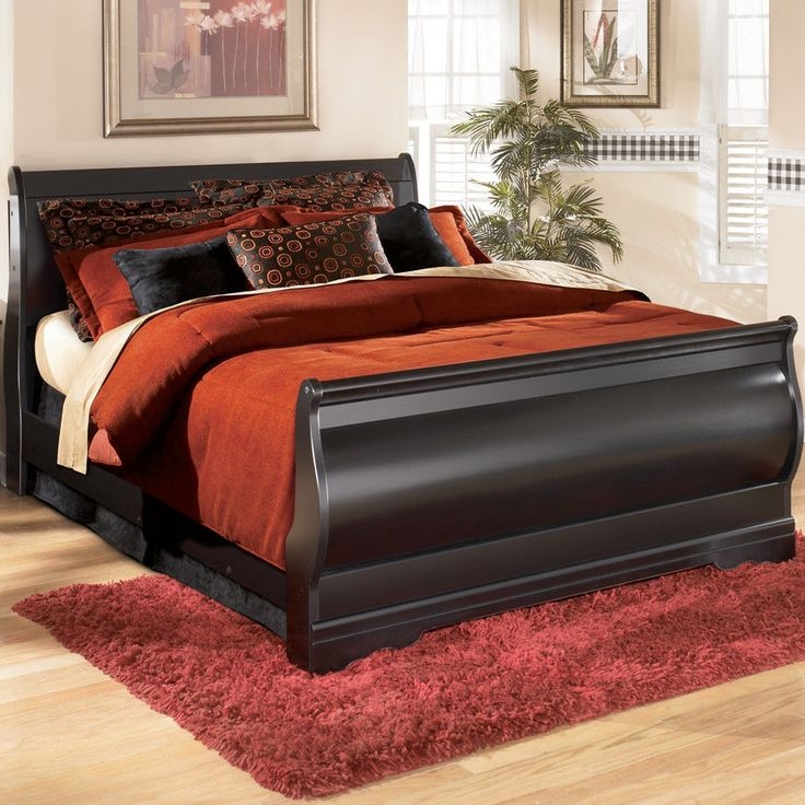Louis Philippe Black Curved Sleigh Bed with Cozy Bedding