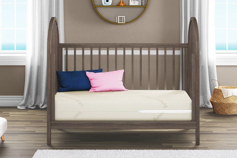 Modern Crib with Comfortable Saatva Mattress