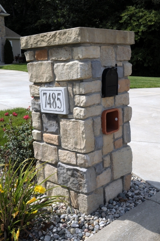 Rustic Stone and Brick Mailbox Design
