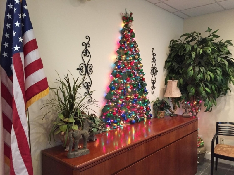 Space-Saving Flat Wall Mounted Christmas Tree Decor