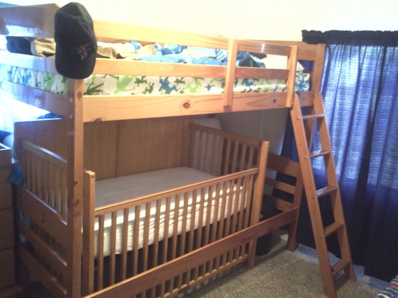 Space-Saving Wooden Bunk Bed with Built-In Crib