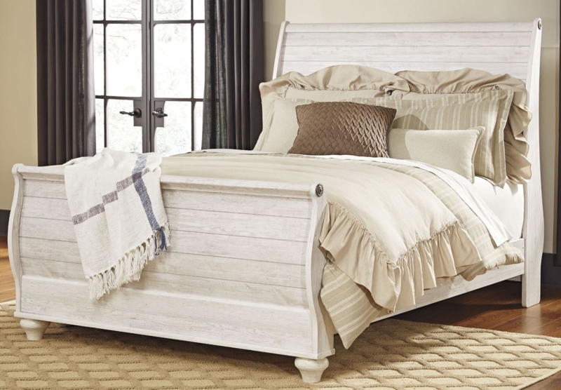 Willowton Whitewash Queen Sleigh Bed with Neutral Bedding
