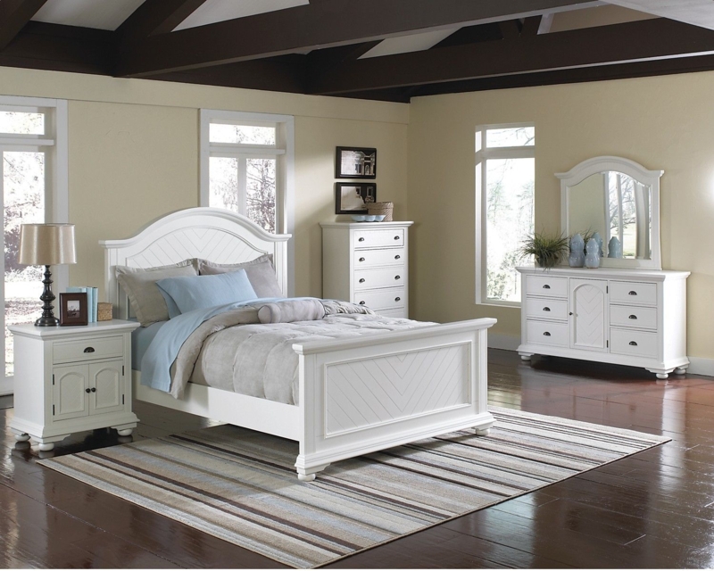 Brook Off-White 7-Piece Bedroom Set with Classic Design