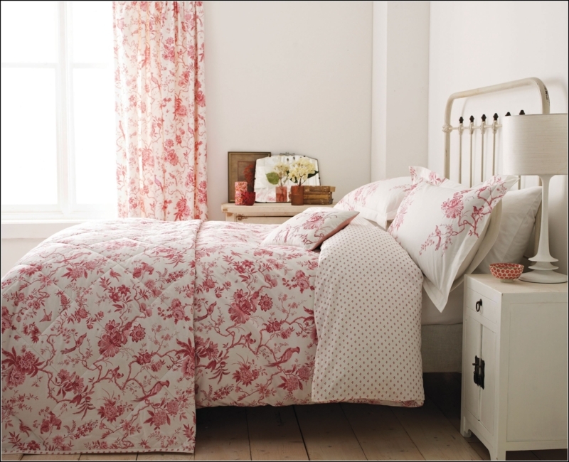 Coordinated Floral Bedding and Curtains for Elegant Bedrooms