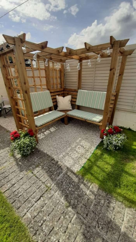 Cozy Custom L-Shaped Wooden Pergola Seating