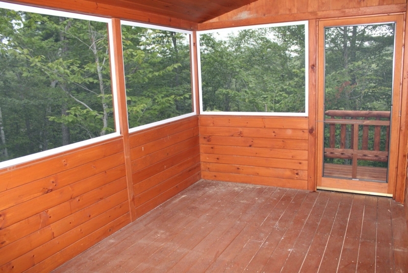 Cozy Screened Porch Design for Mobile Homes