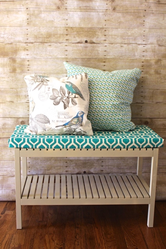 Cozy Upholstered Bench with Decorative Throw Pillows