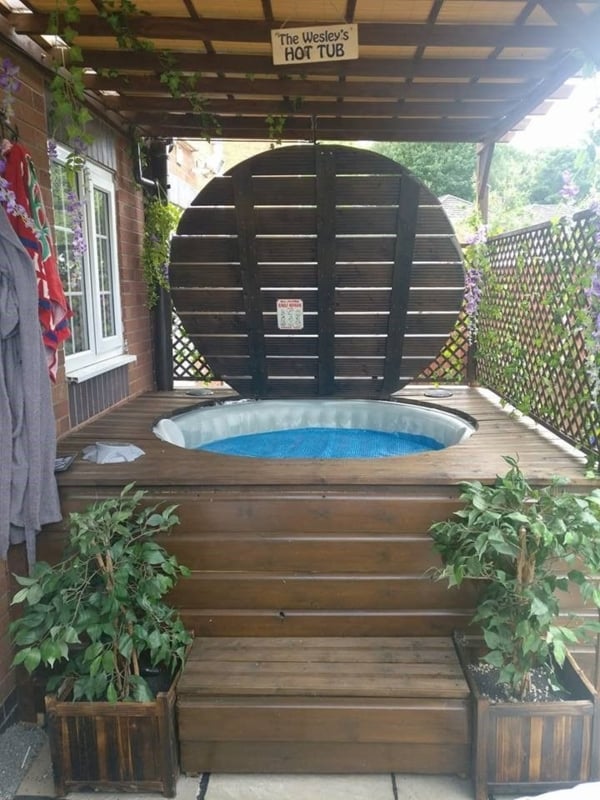 Cozy Wooden Hot Tub Nook with Privacy Screen