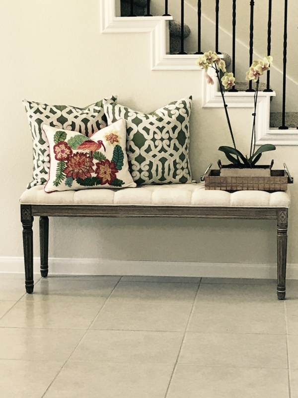 Elegant Entryway Bench with Decorative Pillows