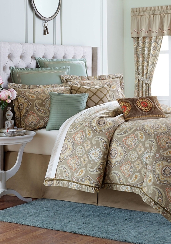 Elegant Paisley Patterned Comforter Set with Matching Curtains