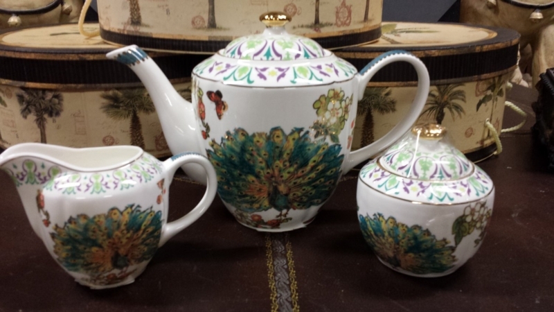 Elegant Peacock Design Ceramic Teaware Set