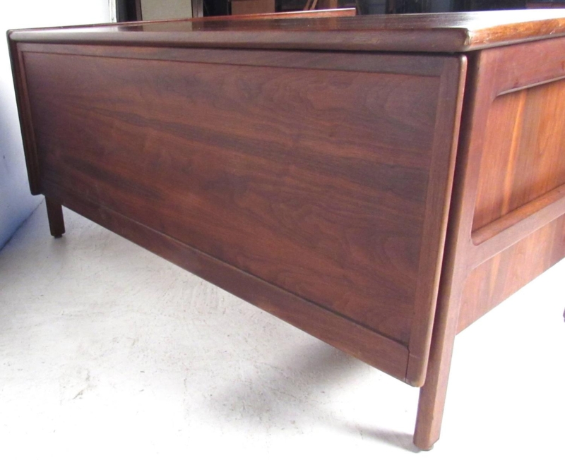 Impressive Mid-Century Modern L-Shaped Executive Desk at 1stdibs