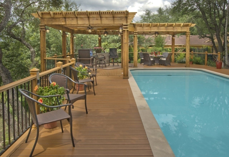 L-Shaped Wooden Pergola with Poolside Seating