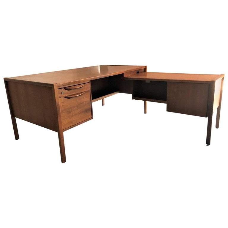 Mid-Century Modern L-Shaped Wooden Desk by Jens Risom