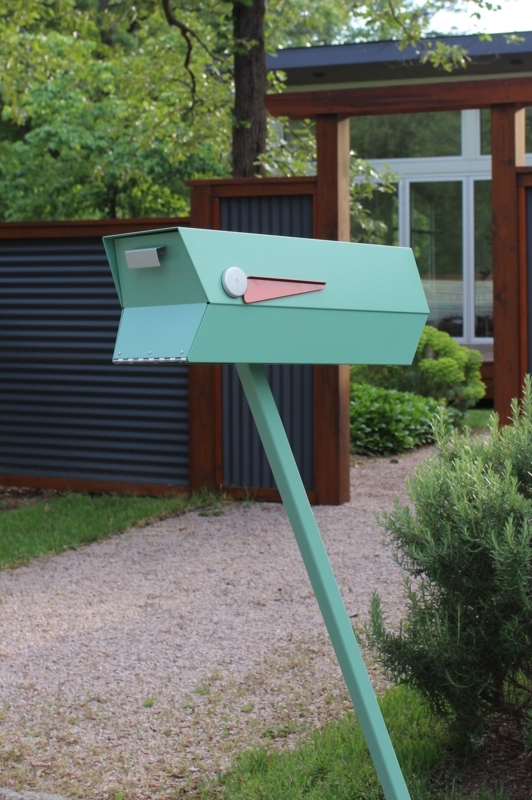 Mid-Century Modern Minimalist Outdoor Mailbox