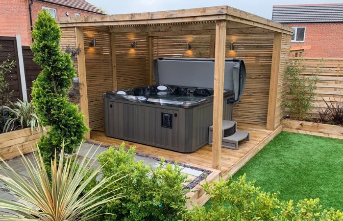 Modern Wooden Hot Tub Enclosure with Outdoor Privacy