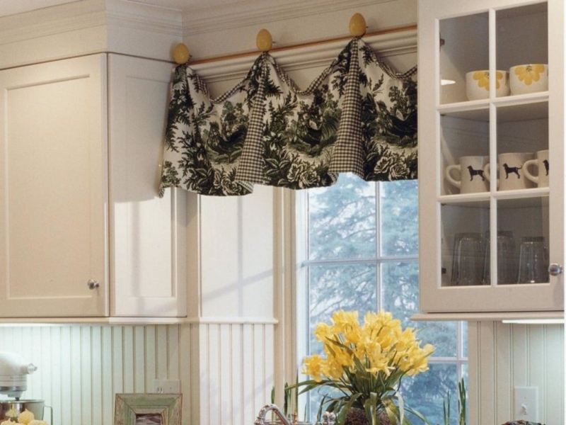 20 Kitchen Curtains to Lighten and Brighten Your Kitchen Instantly