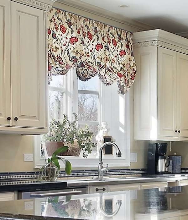 Balloon Valance, Traditional Floral Print with Scalloped Hem